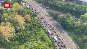 VIDEO: Arus Mudik di Tol Semarang Menuju Yogya Meningkat Jelang Natal