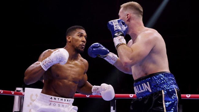 Anthony Joshua menang TKO ronde kelima atas Otto Wallin dalam penampilan yang dominan di Kingdom Arena, Arab Saudi, Minggu (24/11) pagi WIB.