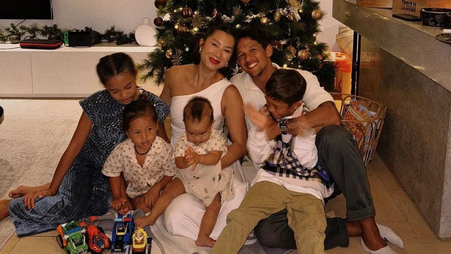 7 Potret Suka Cita Artis Rayakan Natal 2023