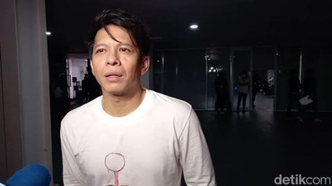 img-title Tak Cantumkan Eross di 'Menghapus Jejakmu', Ariel NOAH: Peterpan Ada Perpecahan