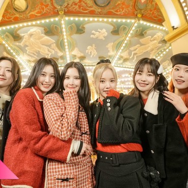 Lirik Lagu All I Want for Christmas Is You (Cover) - Weeekly