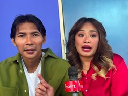 Nyosor Cium Suami di Atas Panggung, Pinkan Mambo Bikin Heboh