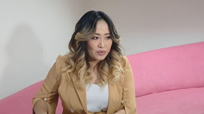 Pinkan Mambo menjadi perbincangan di media sosial beberapa hari terakhir setelah donat yang ia jual mendapatkan ulasan negatif dari food vlogger.
