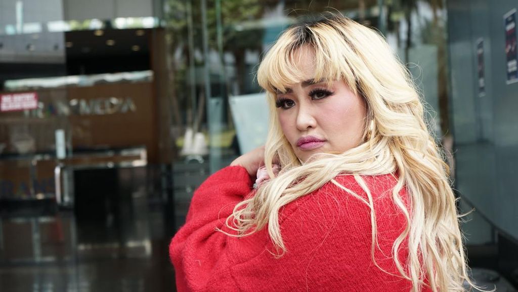 Pinkan Mambo Bisa Raup Jutaan Rupiah Sehari Ngamen di Pinggir Jalan