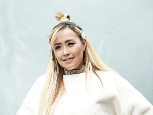 Totalitas, Pinkan Mambo Cari Saweran Sampai Iritasi Kulit dan Terluka