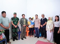 Pj Gubsu Jenguk Balita Warga Nias Utara Penderita Benjolan Kepala
