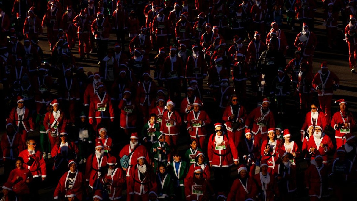 FOTO: Ribuan Santa Berlari di Jalanan Madrid