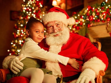 Sering Dikira Sama, Ternyata Sinterklas dan Santa Claus Berbeda Lho