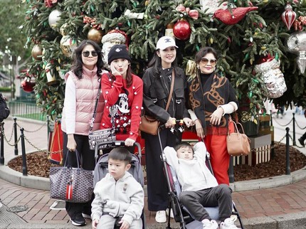 7 Potret Artis Rayakan Natal 2023 di Luar Negeri Bareng Keluarga, Ada yang di Portugal