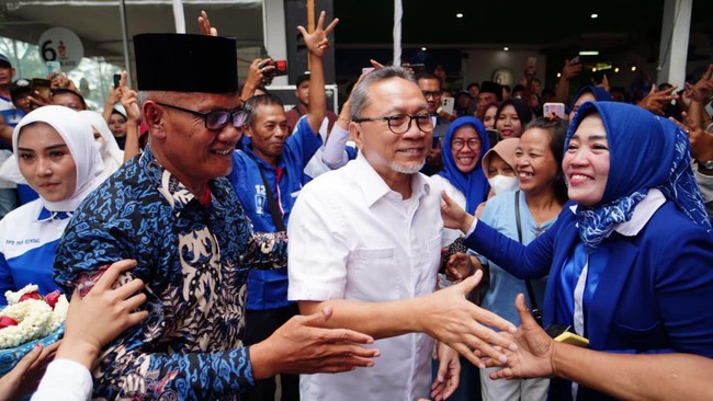 Ketum PAN Zulhas mengajak seluruh kader dan simpatisannya mewujudkan Pemilu 2024 yang damai tanpa saling mencela kepada partai maupun capres-cawapres lain.