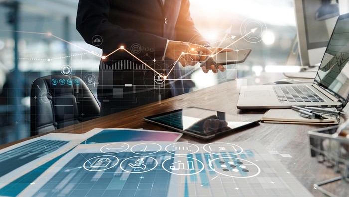 Perlambatan investasi mempengaruhi UMKM. Pelaku usaha perlu cermati sinyal pasar dan evaluasi model bisnis untuk keputusan pivot yang strategis.