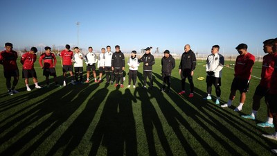 PSSI Soal Pemain Indonesia Makan Mi: Mereka Mengaku Hanya Bercanda Wakil Ketua Umum PSSI Zainudin Amali memberi keterangan mengenai pemain Timnas Indonesia memakan mi instan pada saat pemusatan latihan di Turki.