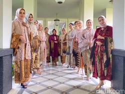 Kebaya Modern-Klasik Warna Earth Tone Sedang dan Bakal Ngetren Tahun Depan