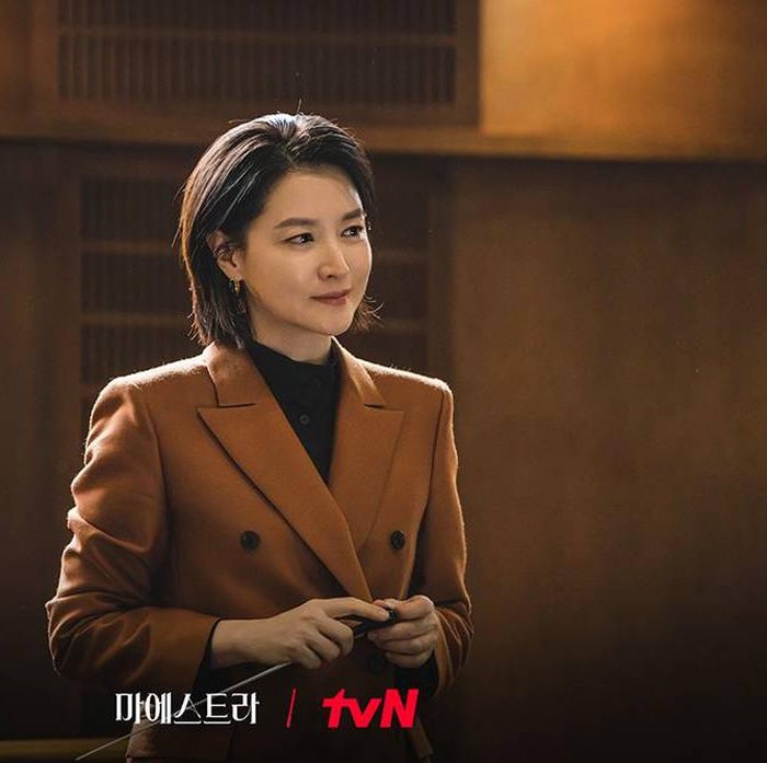 Penampilan Lee Young Ae di Maestra: Strings of Truth/ Foto: instagram.com/tvn_drama
