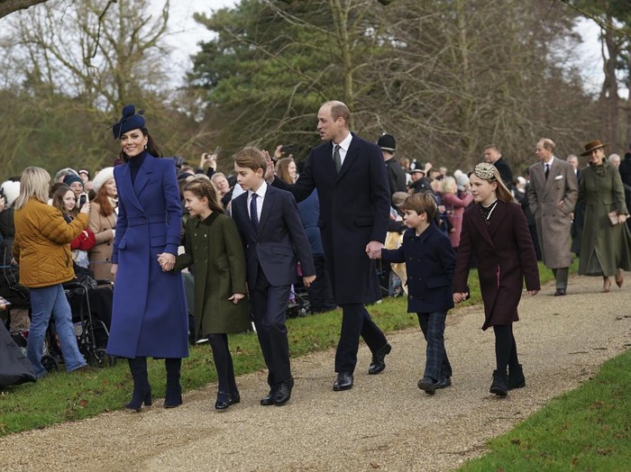Britain's Kate, Princess of Wales, Princess Charlotte, Prince George, William, the Prince of Wales, Prince Louis and Mia Tindall arrive to attend the Christmas day service at St Mary Magdalene Church in Sandringham in Norfolk, England, Monday, Dec. 25, 2023.(AP Photo/Kin Cheung)