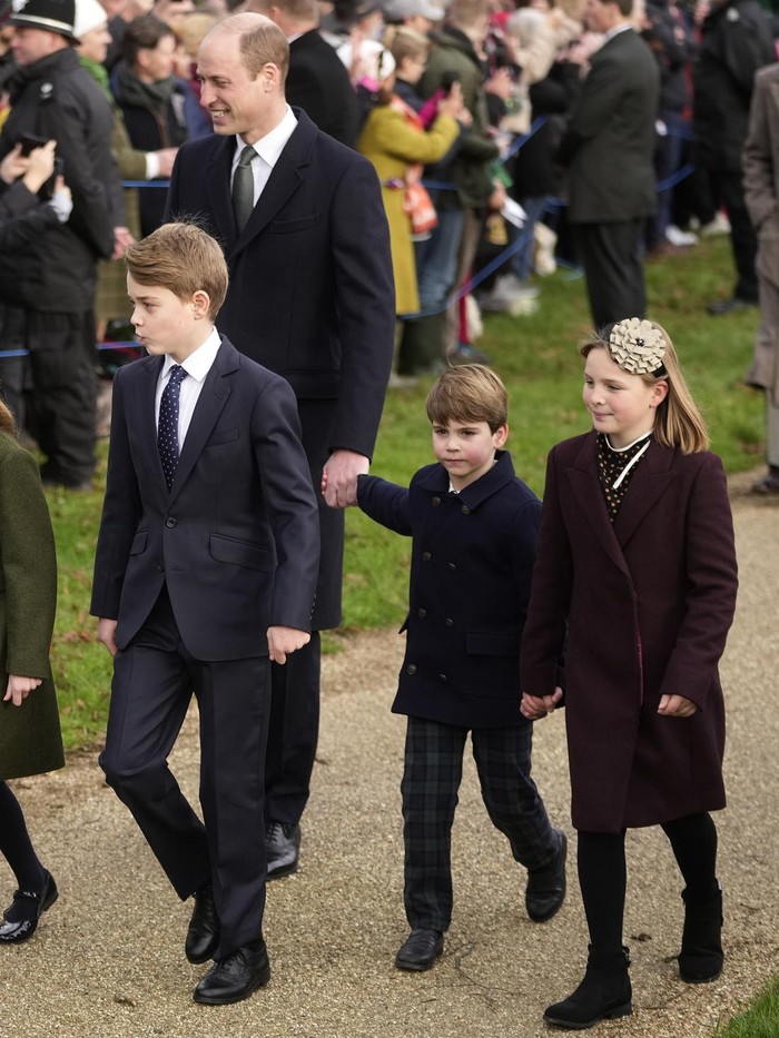 Britain's Kate, Princess of Wales, Princess Charlotte, Prince George, William, the Prince of Wales, Prince Louis and Mia Tindall arrive to attend the Christmas day service at St Mary Magdalene Church in Sandringham in Norfolk, England, Monday, Dec. 25, 2023.(AP Photo/Kin Cheung)