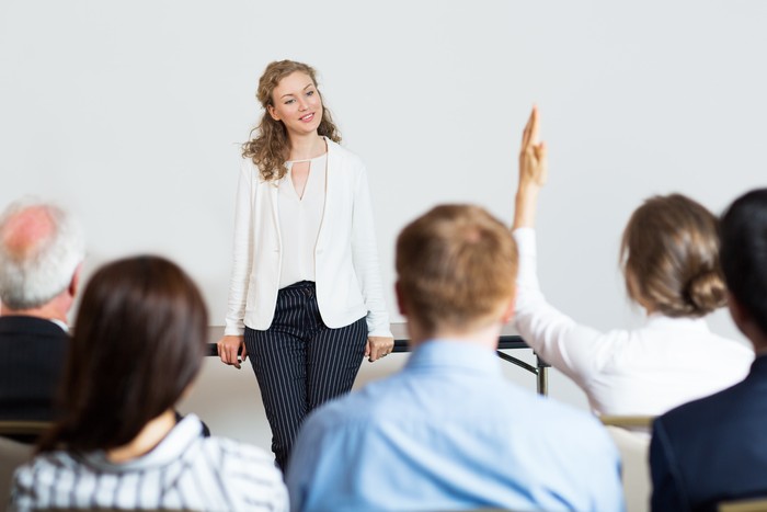 public speaking/freepik.com/katemangostar
