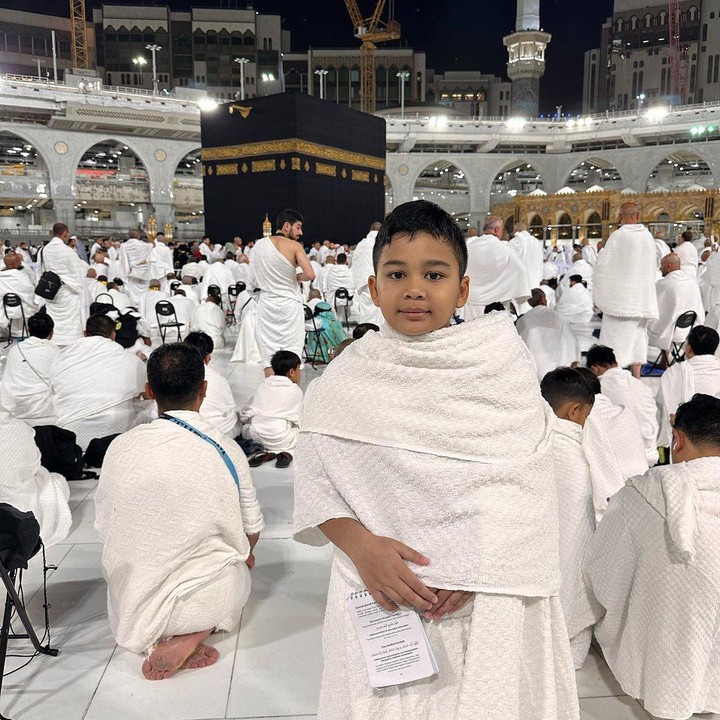 <p>Tak sendirian, keduanya turut mengajak sang putra sulung, Teuku Adam Al Fatih. Shireen pun mengungkapkan rasa syukurnya karena diberi kesempatan beribadah bersama keluarga. (Foto: Instagram: @shireensungkar & @teukuwisnu)</p>