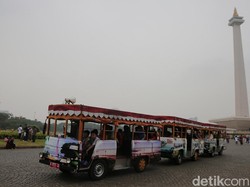 Ribuan Warga Wisata ke Monas di Hari Kedua Lebaran