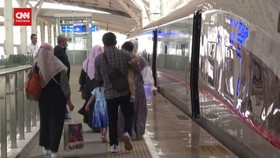 VIDEO: 1 Juta Orang Naik Kereta Cepat Whoosh Usai 2 Bulan Beroperasi