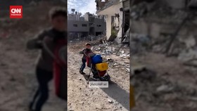 VIDEO: Pilu Bocah Gaza Cari Air Kala Gempuran Nonstop Israel