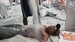 img-title Sosok dan Tampang Pria Viral Mandi Beras Bulog & Kini Dipecat