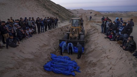 FOTO: Israel Kembalikan 80 Jenazah Warga Gaza, Langsung Dimakamkan