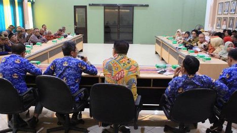 Dinas Sosial Sumatera Barat (Dinsos Sumbar) mendorong 64 tenaga sosial untuk langsung berinteraksi melalui Nusa Tenggara Barat Care (NTB Care)