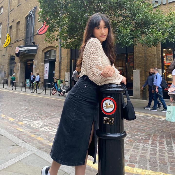 <p>Tak hanya itu, dara kelahiran Bekasi ini juga mulai merambah ke dunia akting lewat serial web berjudul <em>My Sexy Pretty Daddy</em> yang tak lama lagi akan segera diluncurkan. Cantik dan bertalenta ya, Bunda? (Foto: Instagram @amandacaesaa)</p>