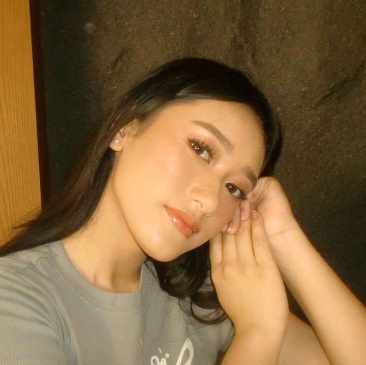 <p>Amanda Caesa lahir pada 22 Desember 2002. Ia baru saja berulang tahun yang ke-21 nih, Bunda. (Foto: Instagram @amandacaesaa)</p>
