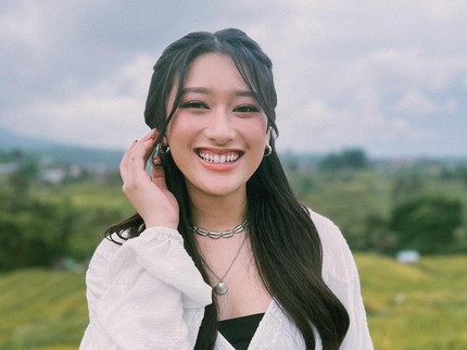 7 Potret Amanda Caesa, Putri Parto Patrio yang Kini Jadi Penyanyi