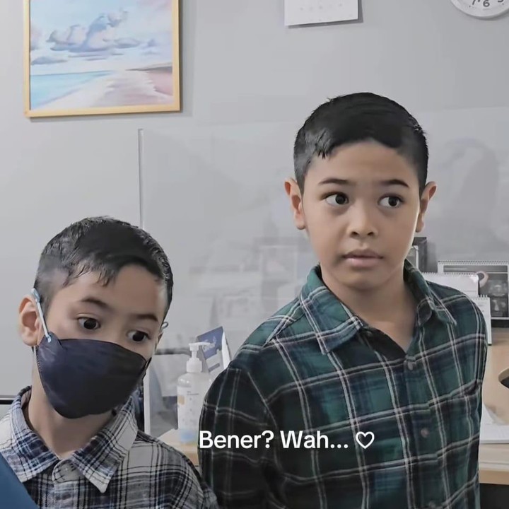 <p>Beberapa waktu lalu, Icha mengunggah video sangat kedua putranya mengetahui jenis kelamin sang adik. Ternyata, jenis kelaminnya perempuan, Bunda. Mendengar hal itu Rendra dan Malik tampak sangat bersemangat. (Foto: Instagram: @ichasoebandono)</p>