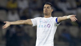 Momen Ronaldo Dibuat Repot Fans Usai 'Hajar' Benzema