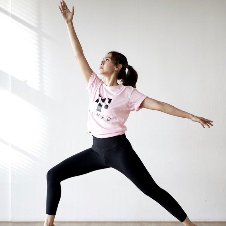 <p>Dari beberapa unggahan yang Bubun lihat, tampaknya poundfit menjadi olahraga yang paling sering ia lakukan. Bahkan, dalam beberapa kesempatan ia tampak menjadi instruktur, lho. (Foto: Instagram @deasydei)<br /><br /><br /></p>