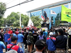 Perjuangan Buruh Bekasi, Ikut Aksi di Bandung Demi Upah Layak