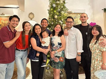 img-title 7 Momen Deva Mahenra Rayakan Natal Bareng Keluarga Mikha Tambayong