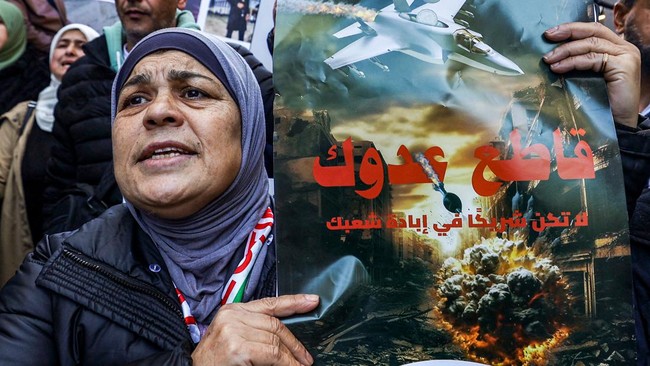Masyarakat Gaza mengeluhkan mereka kelelahan dengan perang antara Hamas dengan Israel yang kini sudah memasuki pekan ke-13.