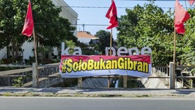 Gibran Buka Suara soal Spanduk Seruan 'Solo Bukan Gibran'