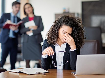 10 Ciri-ciri Kantor yang Merusak Kesehatan Mental & Cara Menghadapinya