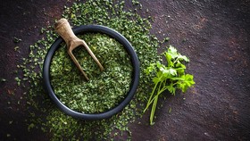 Susah Buang Air Kecil? Ini 6 Daun Rebusan untuk Memperlancar Kencing