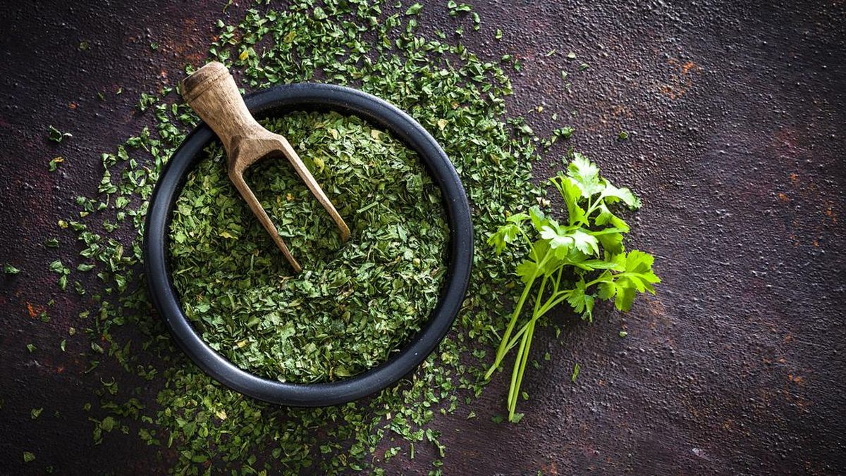 Susah Buang Air Kecil? Ini 6 Daun Rebusan untuk Memperlancar Kencing