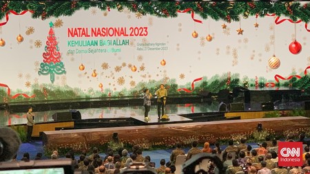 Jokowi Bagi-bagi Sepeda ke Jemaat Natal Nasional di Surabaya