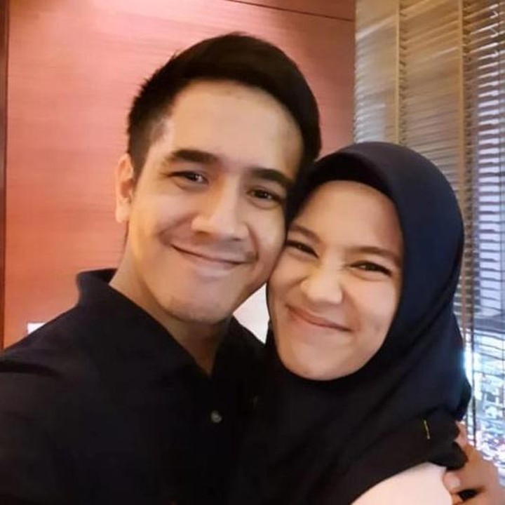 <p>Meski sempat berselisih hingga mencari tempat tinggal sendiri, hubungan Ananda dengan Alyssa kini sudah membaik. Hubungan mereka kembali harmonis saat Ananda hendak dibaptis di Semarang. "Gue dalam hati, 'Gue ditampar nih'. Enggak cuy, tiba-tiba dia meluk gue, 'Mas.. Icha kangen..' Dia meluk gue sampai nangis," ujar Ananda. (Foto: Instagram @anandasoebandono)</p>