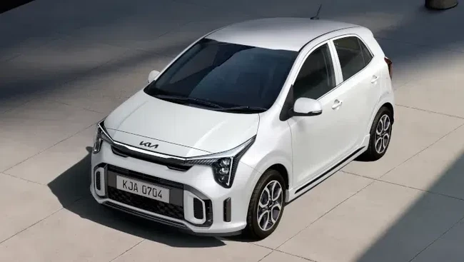 Perbedaan mencolok antara Sport dan GT-Line, yang mana varian GT-Line menggunakan lampu depan dan belakang lebih berkarakter, penambahan diffuser dan pelek.