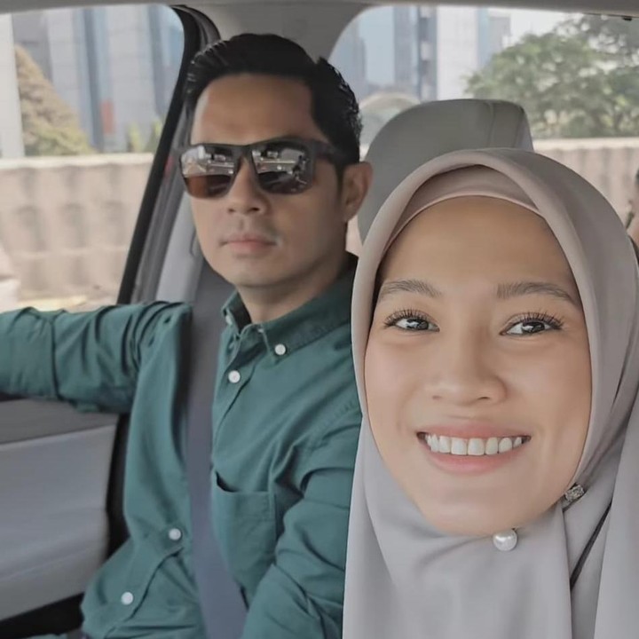 <p>Pasangan aktor dan aktris, Alyssa Soebandono dan Dude Harlino tengah berbahagia karena sedang jalani kehamilan anak ketiga. Kabar kehamilan ini pertama kali diumumkan pada awal Desember lalu, Bunda. (Foto: Instagram: @ichasoebandono)</p>