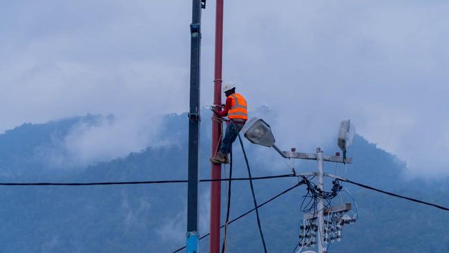 Dialiri Listrik Oleh PLN, 3 Desa di Jayapura Terang Benderang