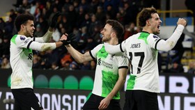 FOTO: Liverpool Bungkam Burnley dan Gusur Arsenal dari Puncak Klasemen