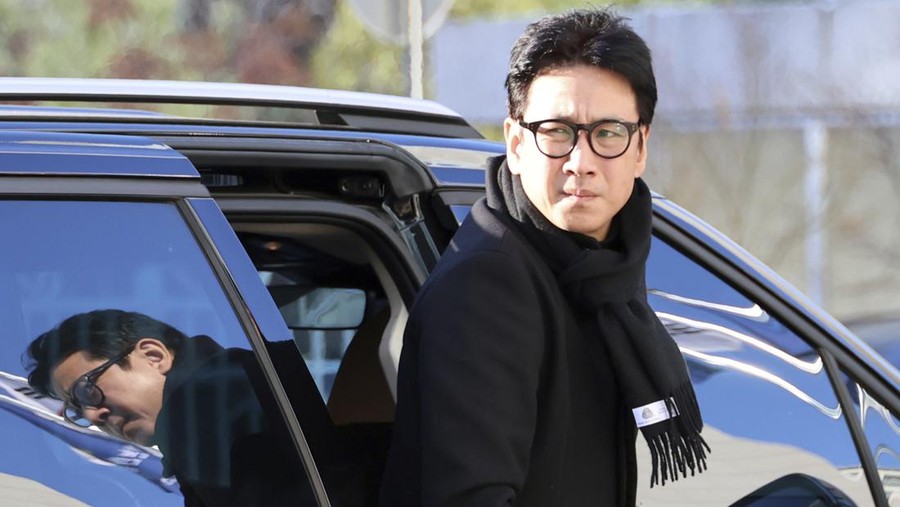 Actor Lee Sun-kyun gets off a car upon his arrival at the Incheon Metropolitan Police in Incheon, South Korea, Saturday, Dec. 23, 2023. Lee of the Oscar-winning movie “Parasite” has been found unconscious, South Korean police said Wednesday, Dec. 27. Police officers discovered an unconscious Lee at an unidentified Seoul location on Wednesday but gave no further details, police said. (Son Hyun-kyu/Yonhap via AP)