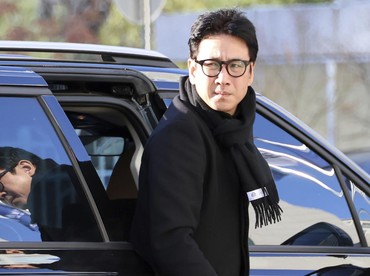 img-title Mendiang Lee Sun Kyun Dianugerahi Penghargaan di Busan, Acara Berlangsung Haru