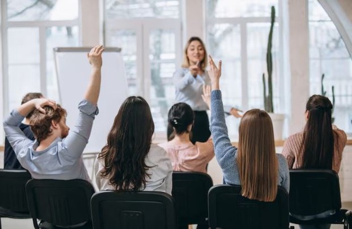 Terlibat dengan audiens/Foto: Freepik/Master1305 Cara Jitu Public Speaking untuk Pemula Anti Ngeblank, Yuk Catat!